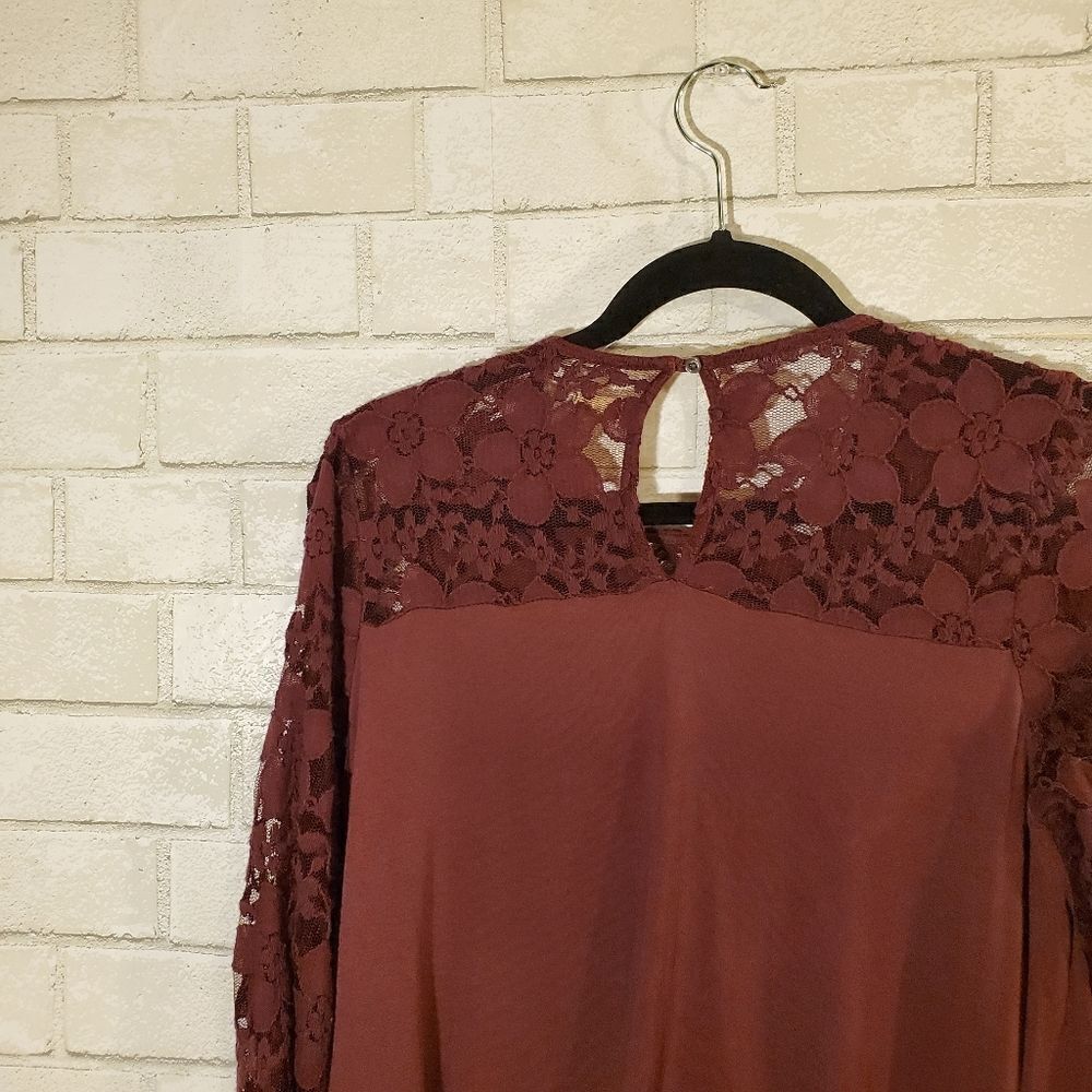 Hollister maroon lace top - Picture 7 of 10